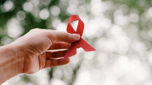 Evaluation of bone mineral density and its influencing factors in patients infected with HIV under antiretroviral therapy